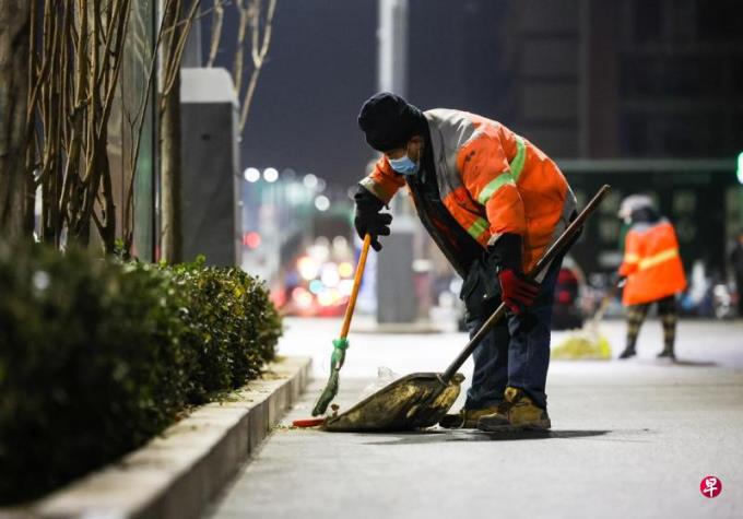 中国大范围上调最低工资 分析：促消费作用有限 (中国大范围上调最低工资)